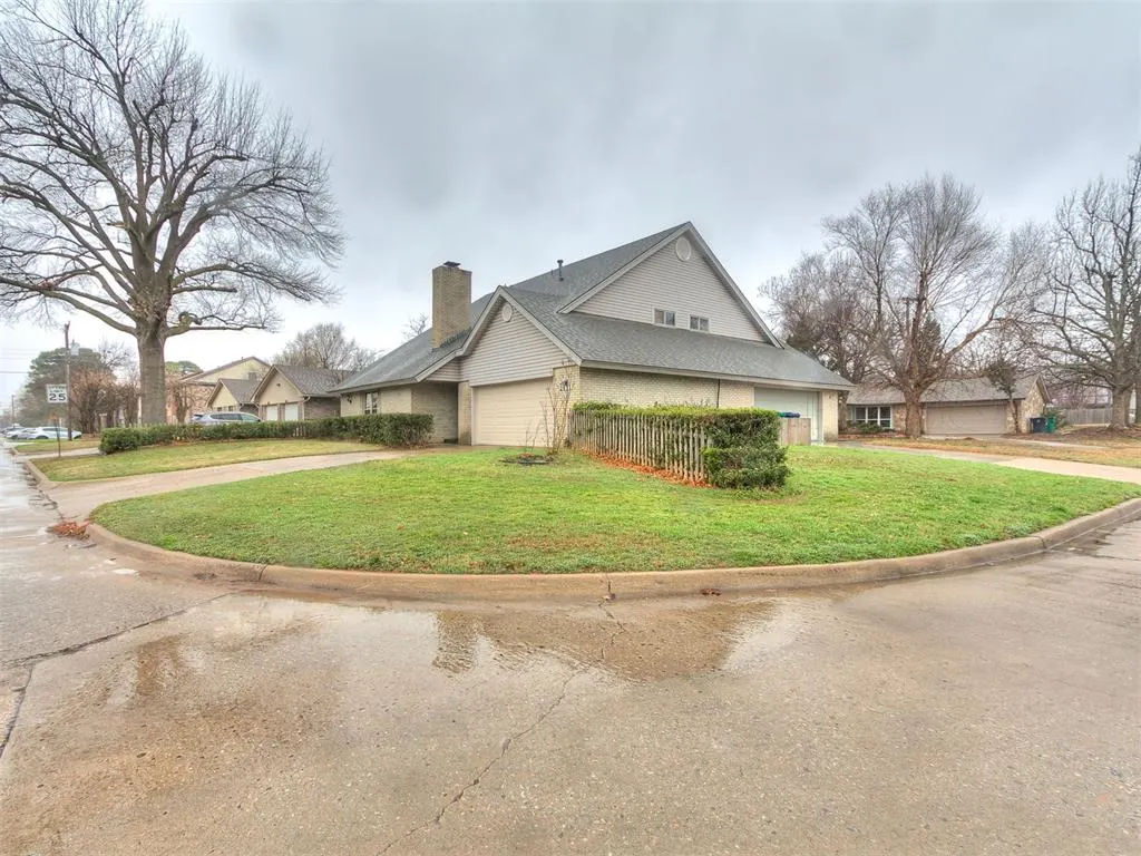 Photo 3 — 2633 N Sterling Avenue, Oklahoma City, OK 73127