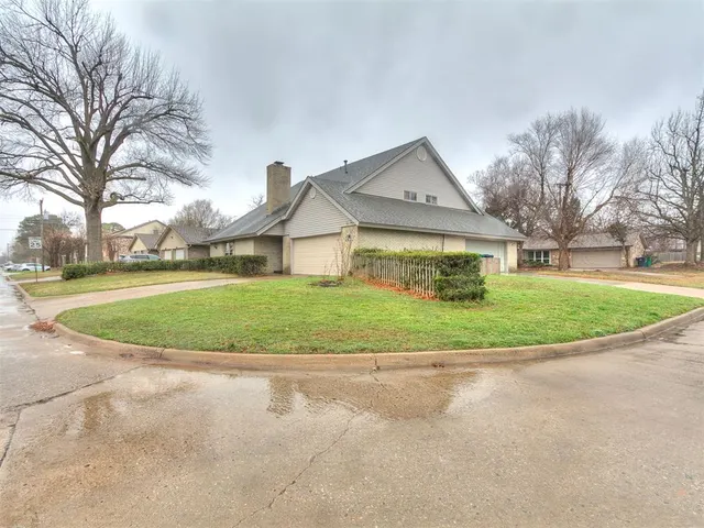 Photo 3 — 2633 N Sterling Avenue, Oklahoma City, OK 73127