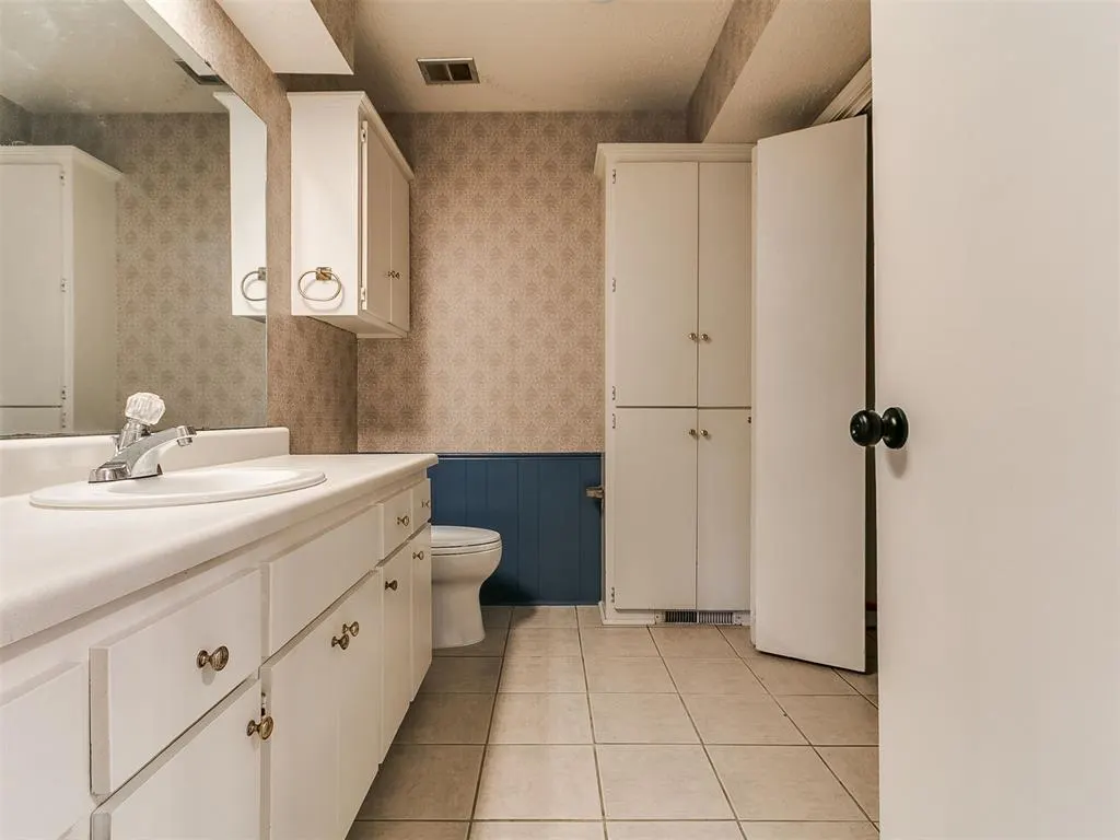 Photo 10 — 2633 N Sterling Avenue, Oklahoma City, OK 73127