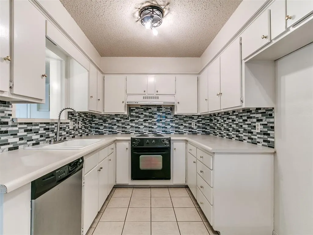 Photo 14 — 2633 N Sterling Avenue, Oklahoma City, OK 73127