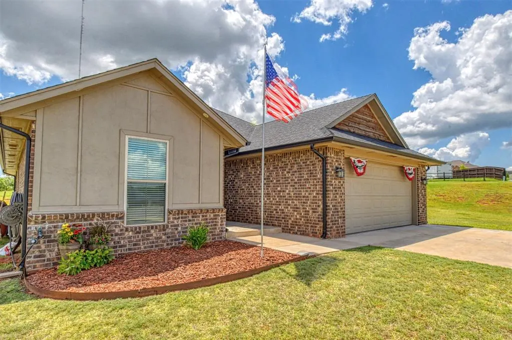 Photo 2 — 3713 King Arthur Court, Newcastle, OK 73065