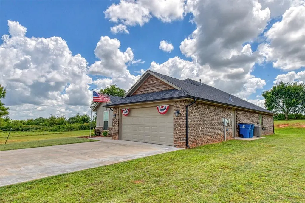 Photo 5 — 3713 King Arthur Court, Newcastle, OK 73065