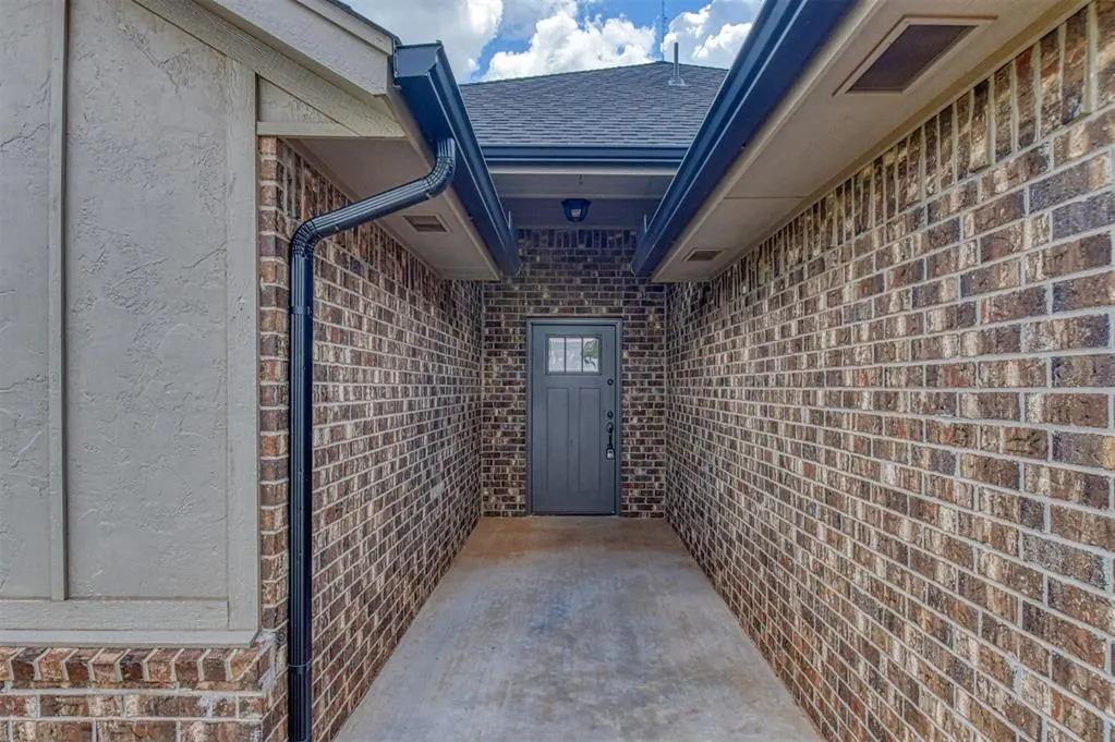 Photo 6 — 3713 King Arthur Court, Newcastle, OK 73065
