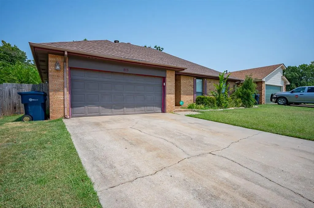 Photo 3 — 813 Wandering Way, Oklahoma City, OK 73170