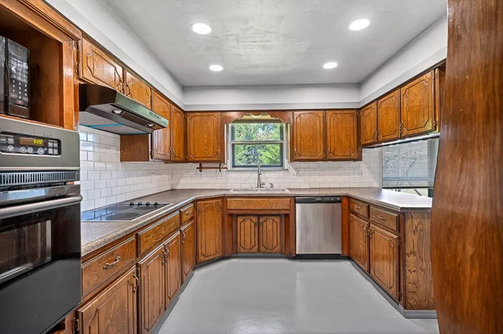 Photo 18 — 813 Wandering Way, Oklahoma City, OK 73170