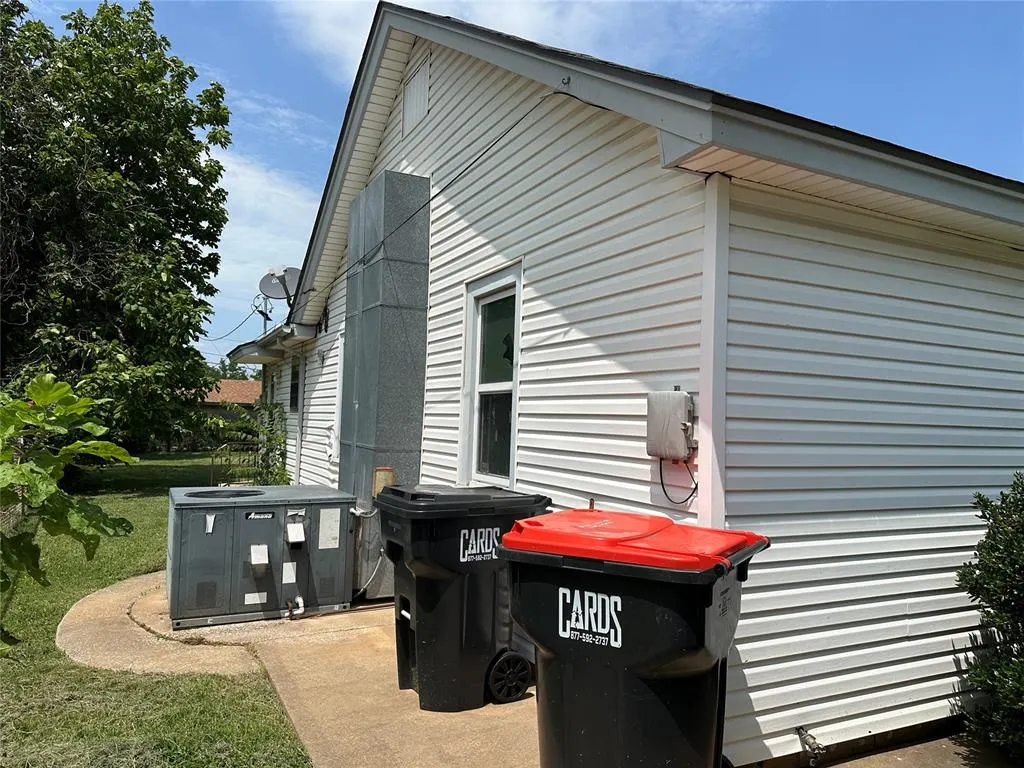 Photo 3 — 509 Delaware Street, Jones, OK 73049