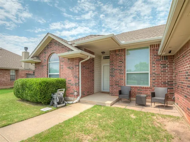 Photo 2 — 823 Olde Town Drive, Piedmont, OK 73078