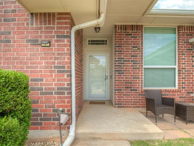 Photo 3 — 823 Olde Town Drive, Piedmont, OK 73078