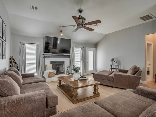 Photo 5 — 823 Olde Town Drive, Piedmont, OK 73078