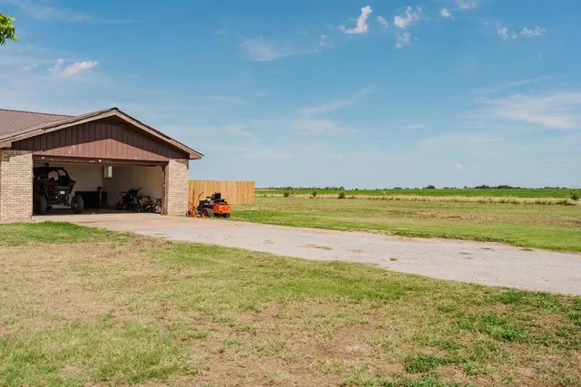 Photo 3 — 12497 N 1780 Road, Erick, OK 73645