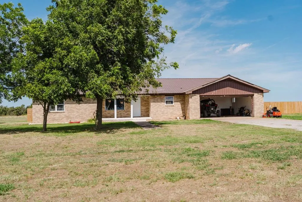Photo 4 — 12497 N 1780 Road, Erick, OK 73645
