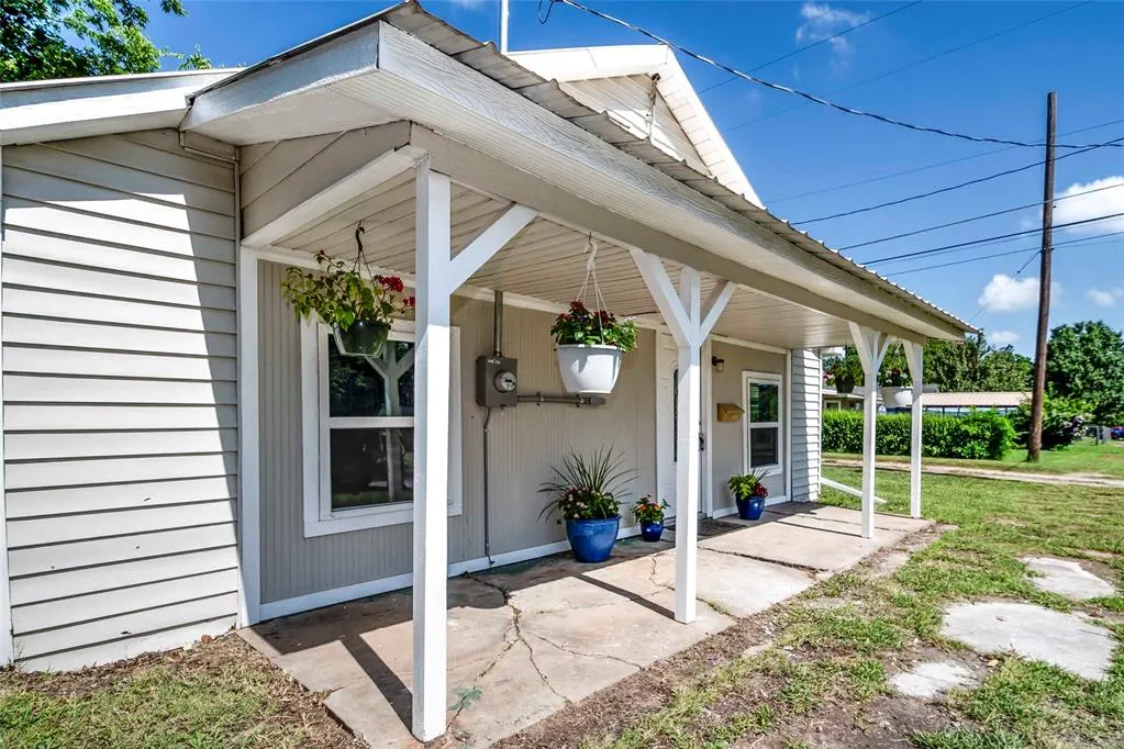 Photo 2 — 408 N 5th Avenue, Stroud, OK 74079