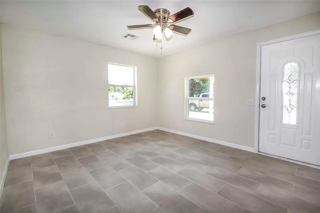 Photo 5 — 408 N 5th Avenue, Stroud, OK 74079