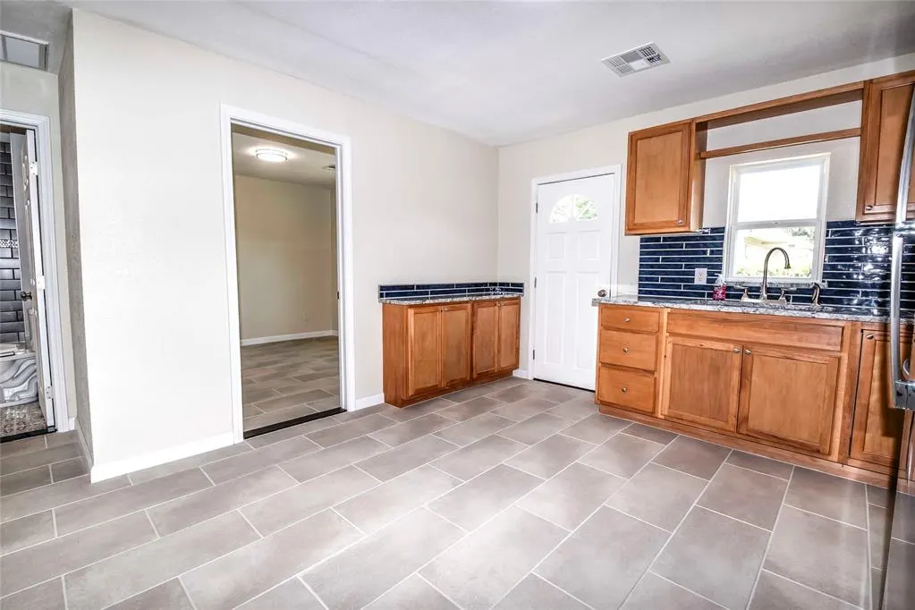Photo 6 — 408 N 5th Avenue, Stroud, OK 74079