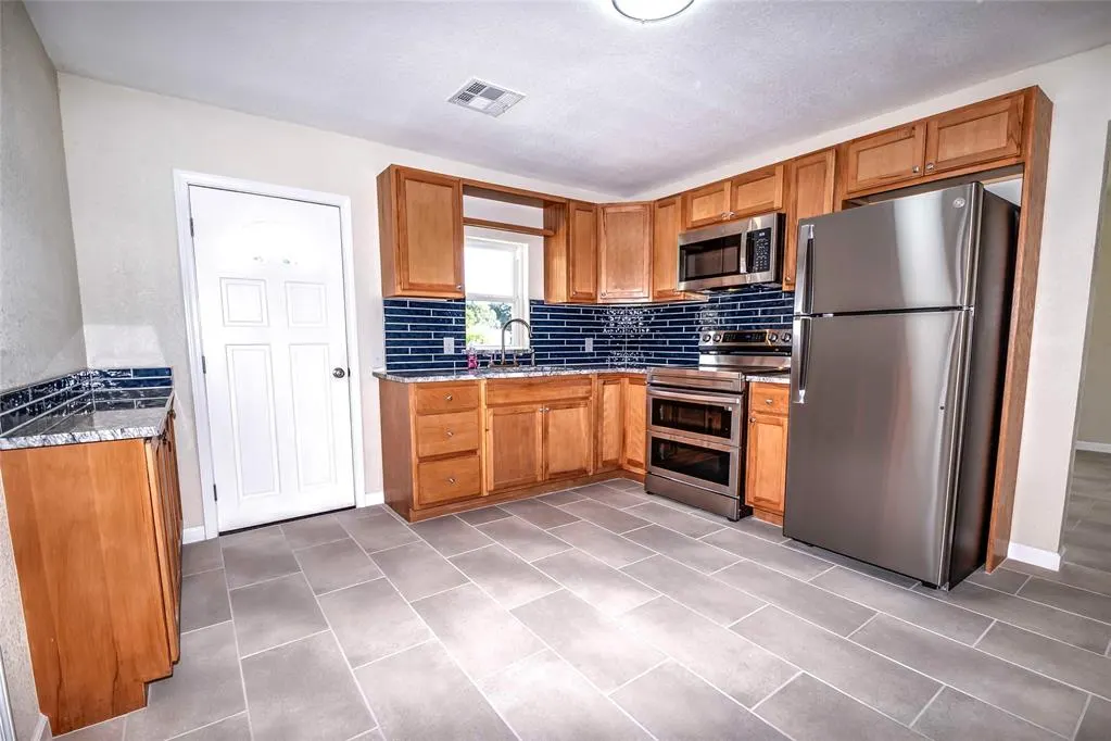Photo 7 — 408 N 5th Avenue, Stroud, OK 74079