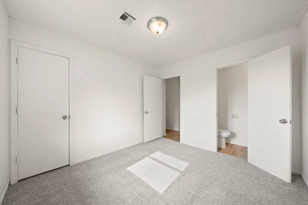 Photo 10 — 10906 Penrith Lane, Oklahoma City, OK 73114