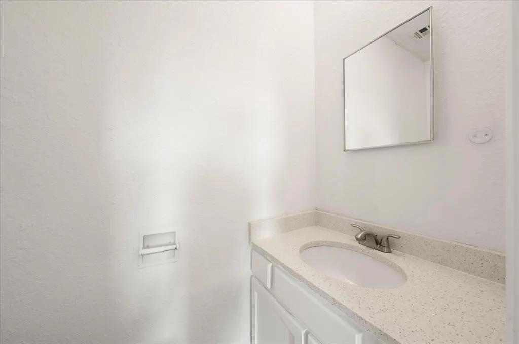 Photo 12 — 10906 Penrith Lane, Oklahoma City, OK 73114