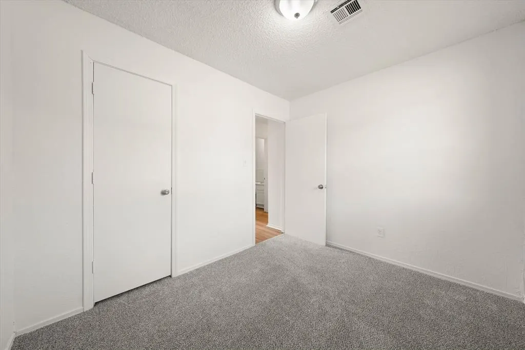 Photo 15 — 10906 Penrith Lane, Oklahoma City, OK 73114