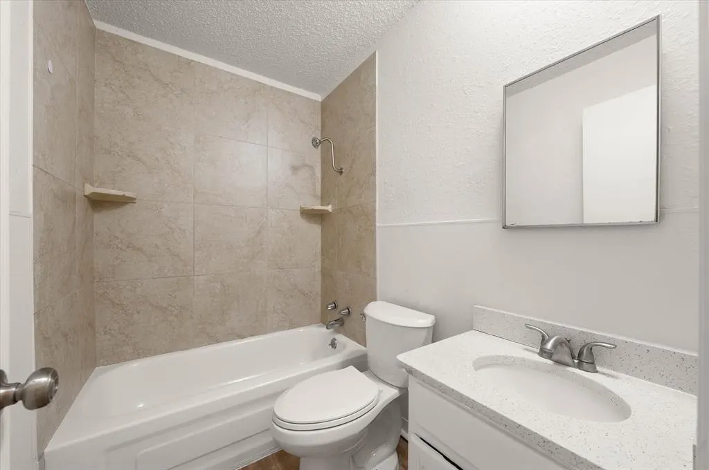 Photo 16 — 10906 Penrith Lane, Oklahoma City, OK 73114