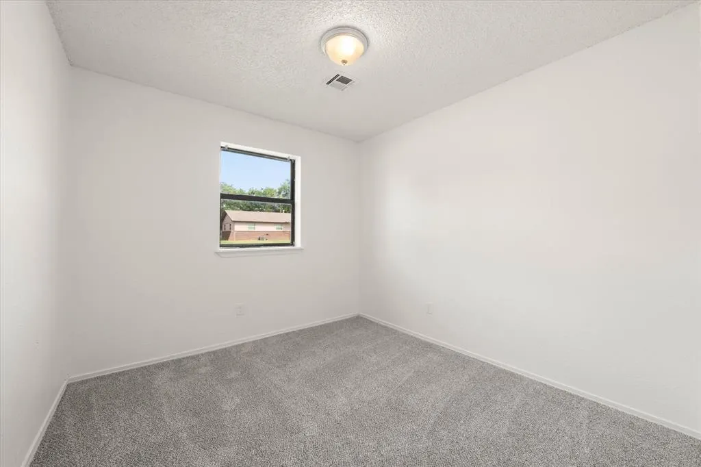 Photo 18 — 10906 Penrith Lane, Oklahoma City, OK 73114