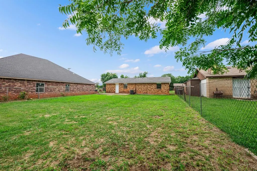 Photo 21 — 10906 Penrith Lane, Oklahoma City, OK 73114