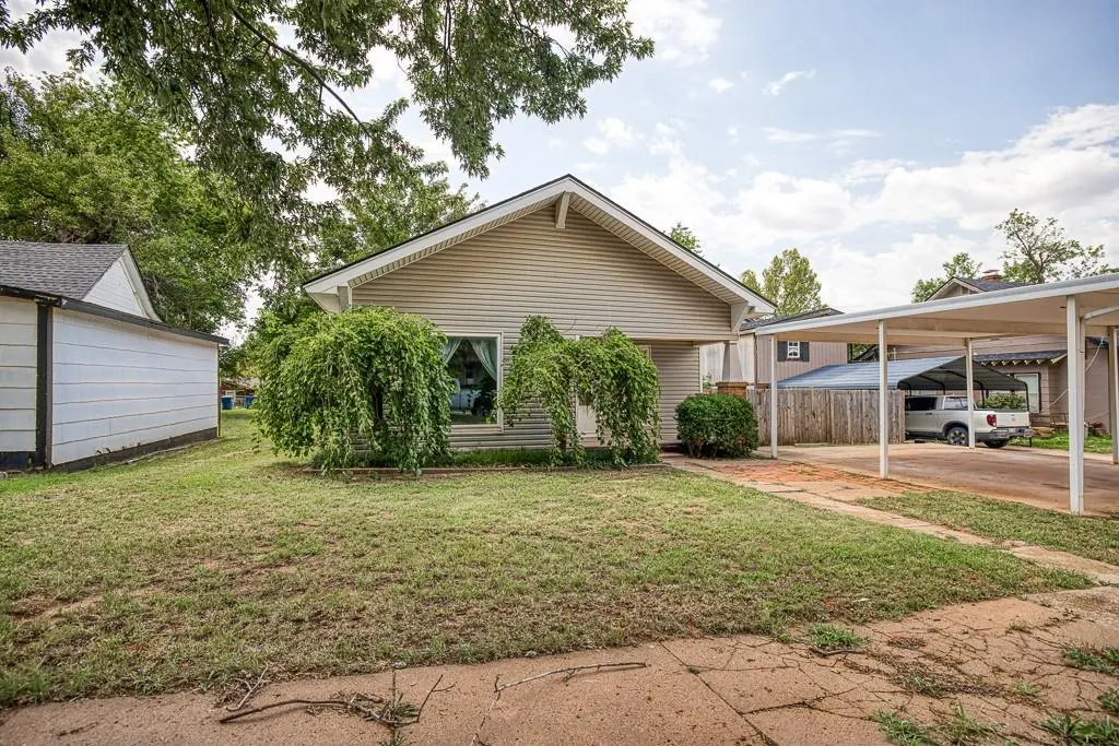Photo 2 — 212 S 9th Street, Kingfisher, OK 73750