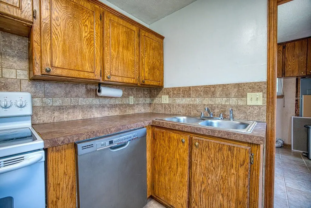 Photo 12 — 212 S 9th Street, Kingfisher, OK 73750