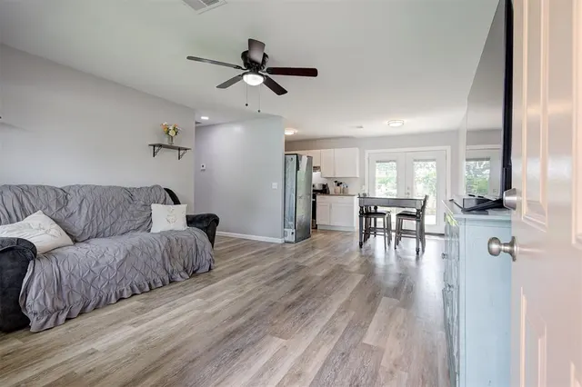 Photo 4 — 2605 Yorkshire Avenue, Oklahoma City, OK 73160