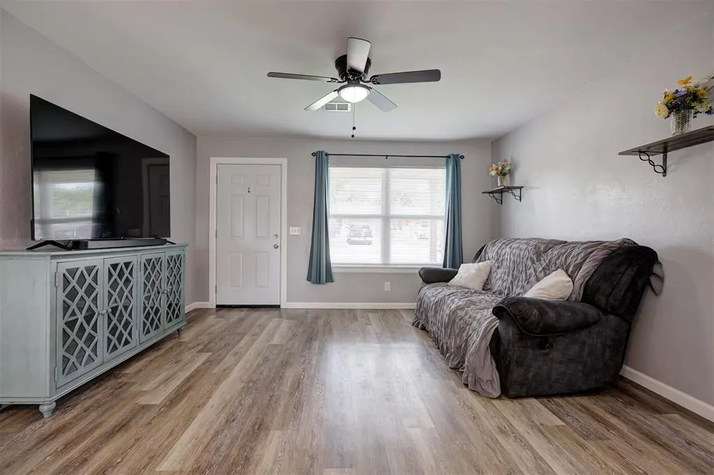 Photo 5 — 2605 Yorkshire Avenue, Oklahoma City, OK 73160