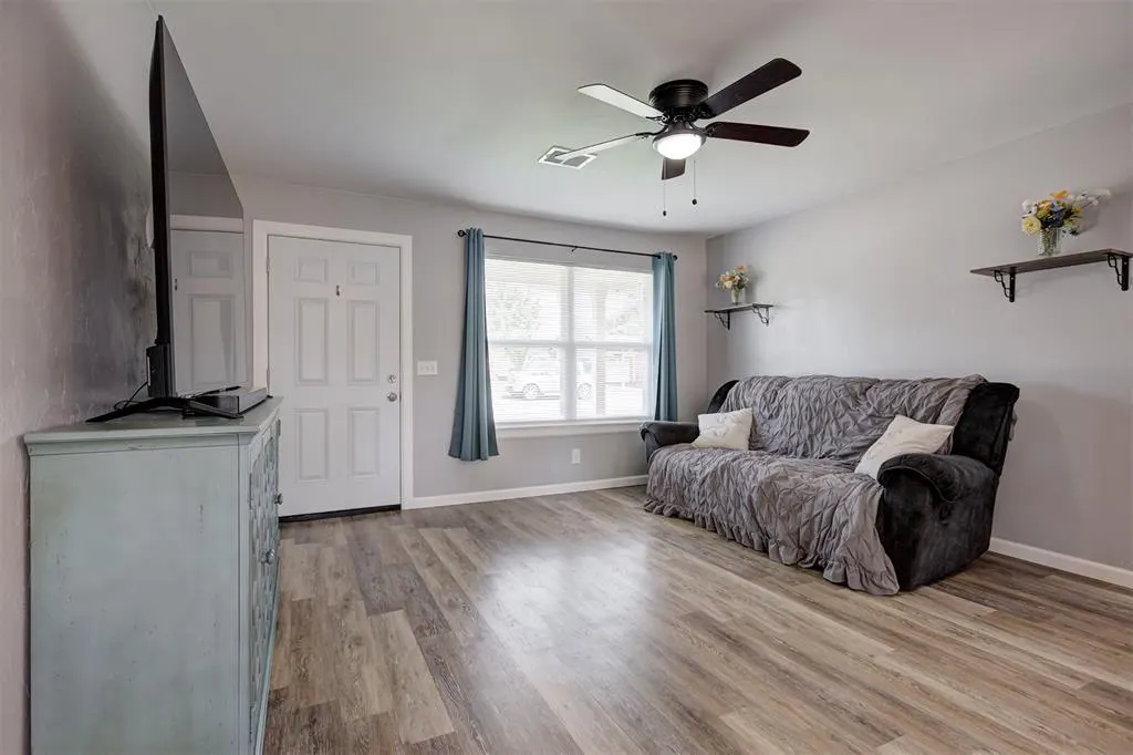 Photo 7 — 2605 Yorkshire Avenue, Oklahoma City, OK 73160