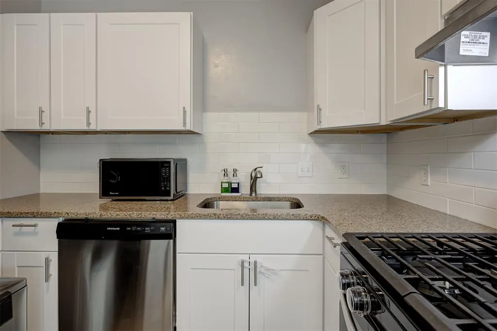 Photo 13 — 2605 Yorkshire Avenue, Oklahoma City, OK 73160