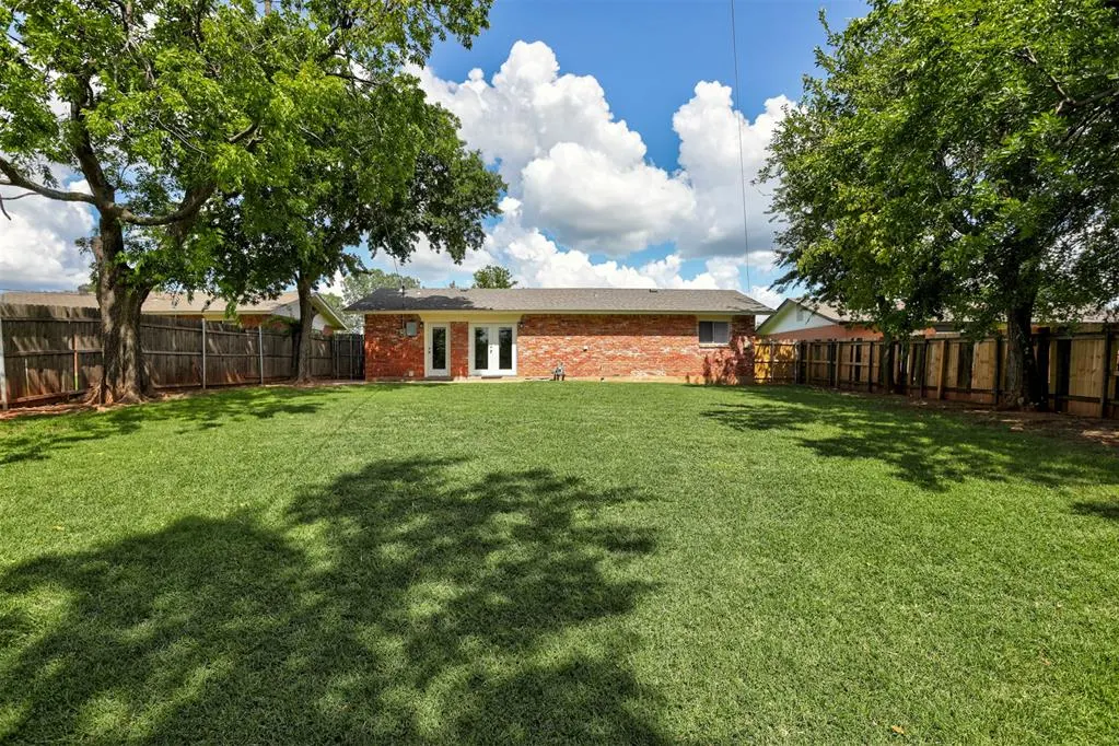 Photo 33 — 2605 Yorkshire Avenue, Oklahoma City, OK 73160