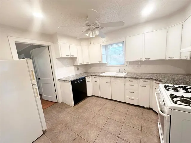 Photo 8 — 4605 N Hammond Avenue, Bethany, OK 73008