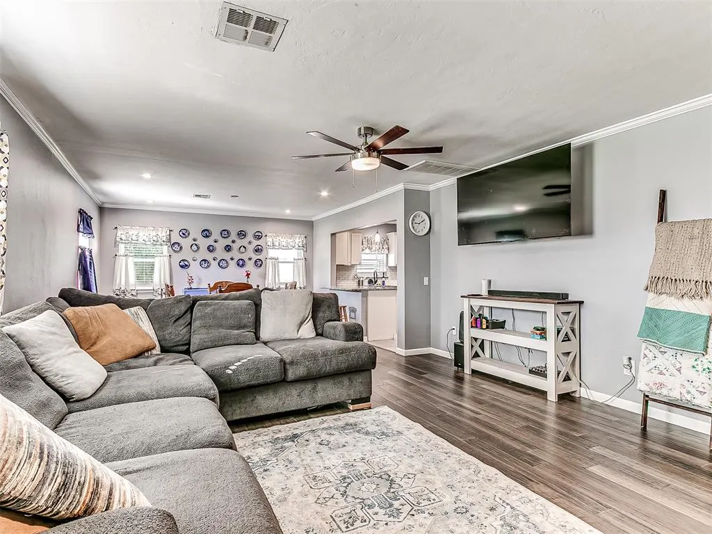 Photo 2 — 3605 Oakwood Drive, Choctaw, OK 73020