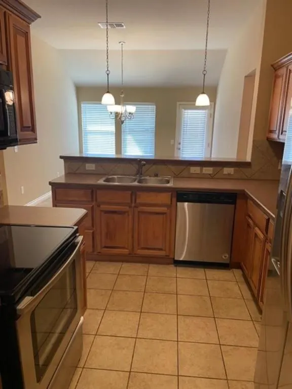 Photo 6 — 2701 Fawn Lily Road, Oklahoma City, OK 73128