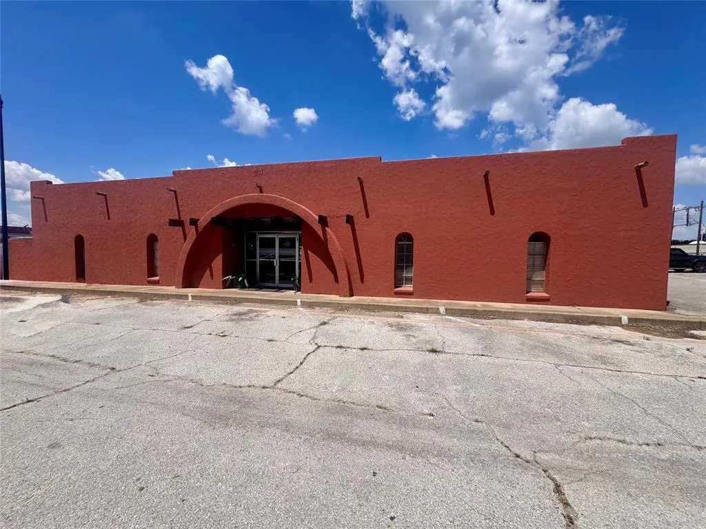 Front exterior — 201 N 2nd Street, Seminole, OK 74868