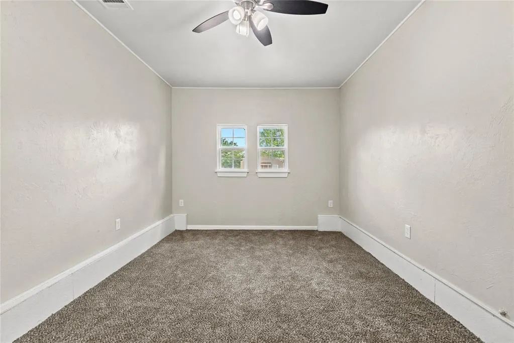 Photo 9 — 621 N 5th Street, Weatherford, OK 73096