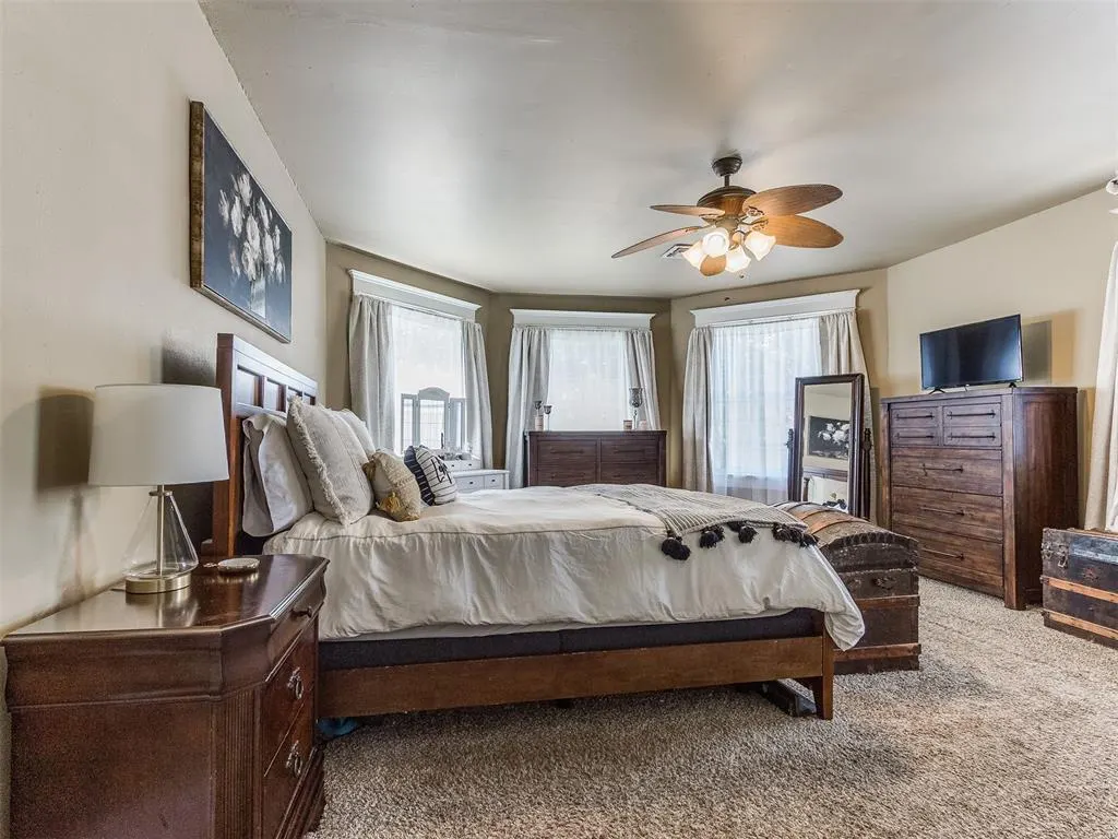 Photo 44 — 301 N Rock Island Avenue, El Reno, OK 73036