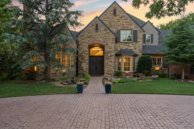 Photo 2 — 1807 Summerhaven Way, Edmond, OK 73013
