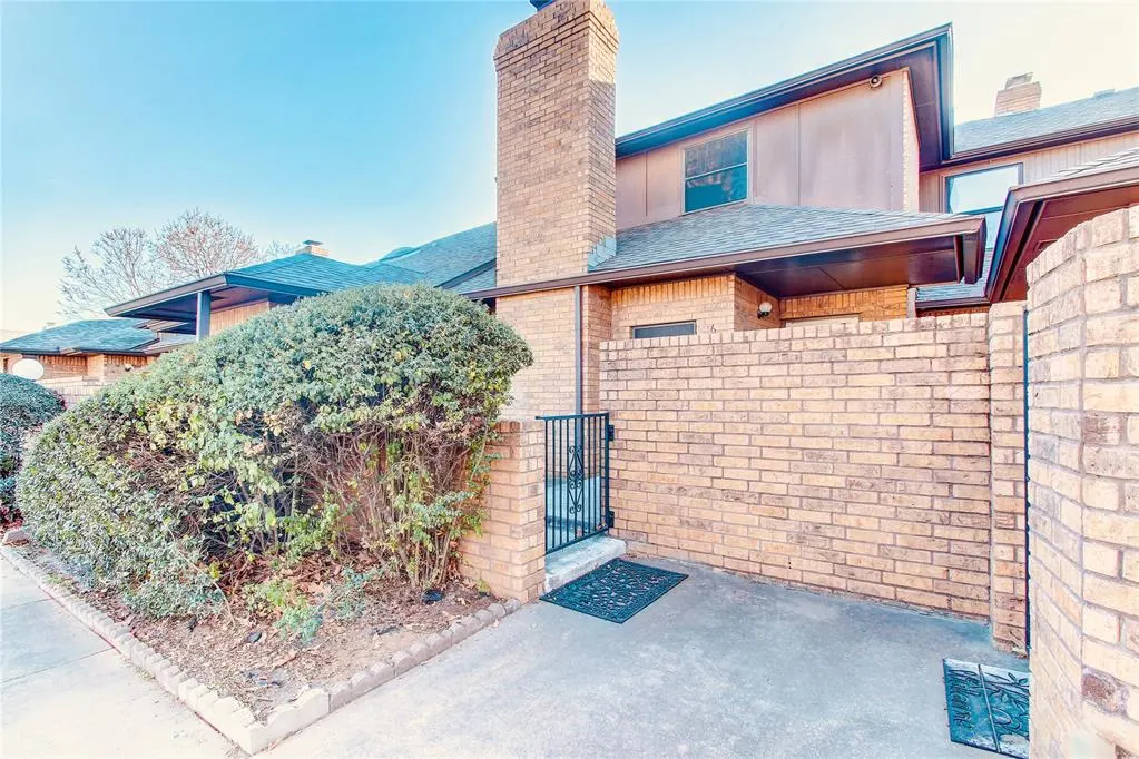 Photo 2 — 1899 Saddleback Boulevard 16, Norman, OK 73072