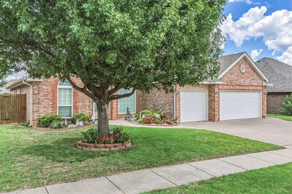 Photo 3 — 728 Ellsworth Avenue, Yukon, OK 73099