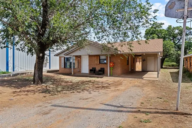 Photo 2 — 522 E Clark Avenue, Weatherford, OK 73096