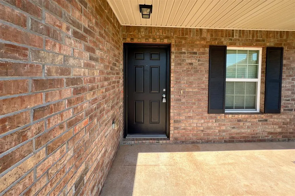 Photo 2 — 9317 NW 71st Street, Yukon, OK 73099