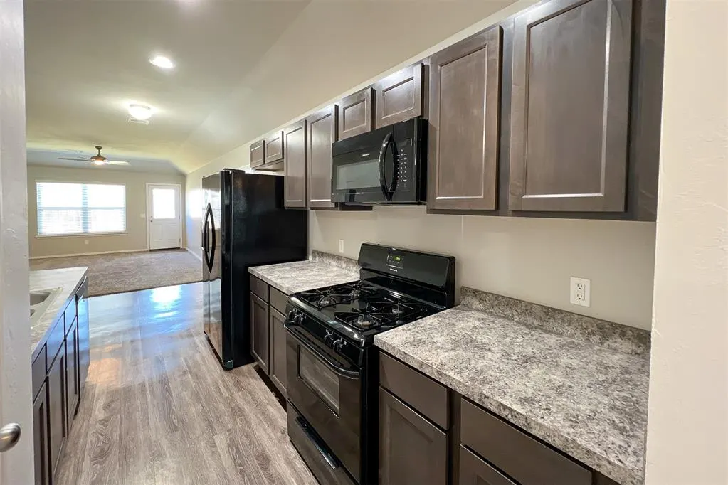Photo 10 — 9317 NW 71st Street, Yukon, OK 73099
