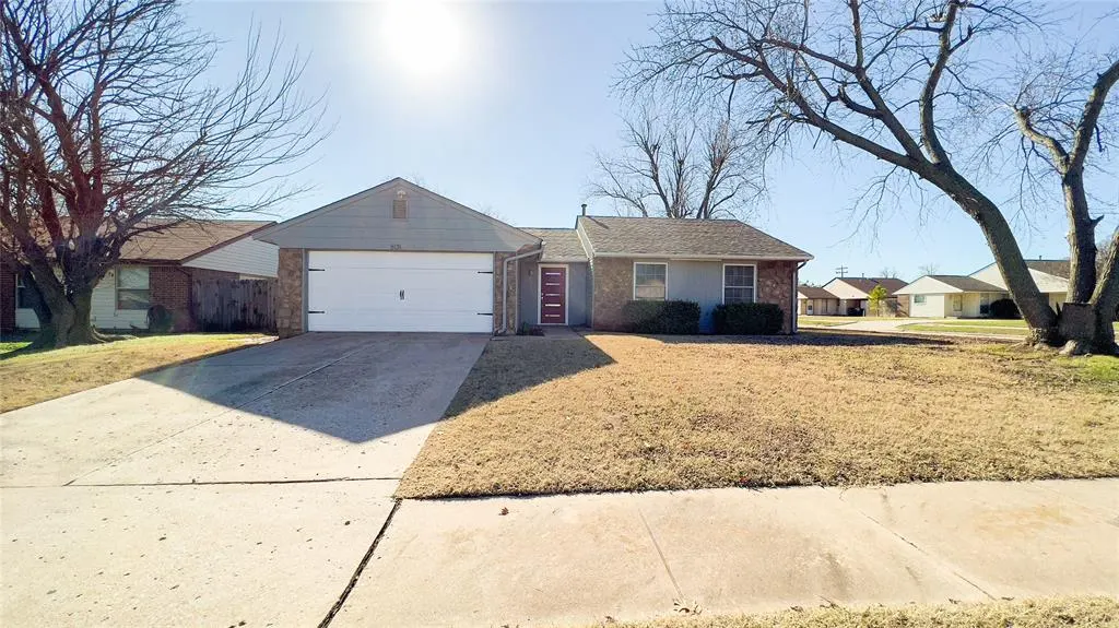 Front exterior — 808 SE 13th Street, Moore, OK 73160