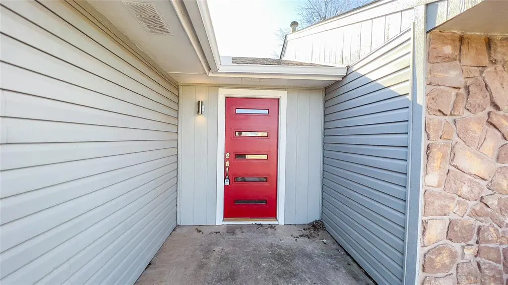 Photo 2 — 808 SE 13th Street, Moore, OK 73160