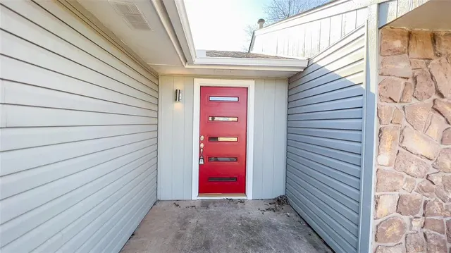 Photo 2 — 808 SE 13th Street, Moore, OK 73160