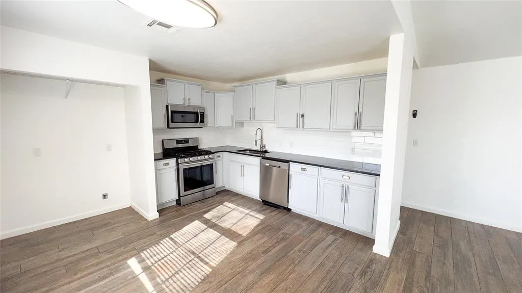 Photo 8 — 808 SE 13th Street, Moore, OK 73160