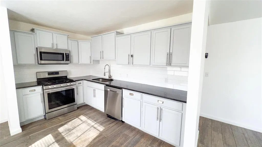 Photo 9 — 808 SE 13th Street, Moore, OK 73160
