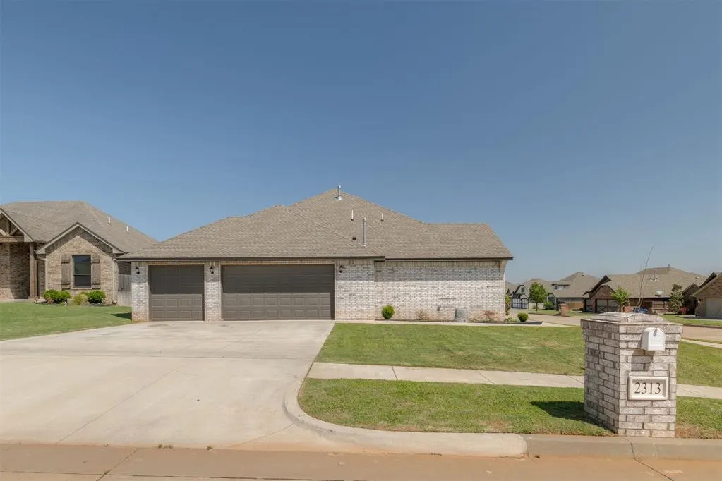 Photo 3 — 2313 E Kellan Court Terrace, Mustang, OK 73064